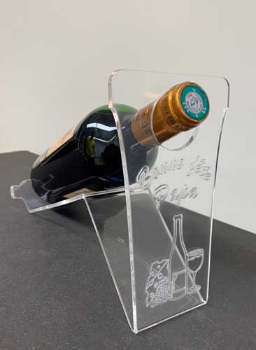 Porte bouteille en plexi transparent avec gravure "bonne fête papa" et dessin